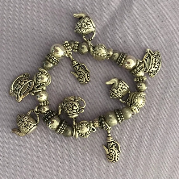 Jewelry - Teapot❣️ Silvertone Stretch Bracelet